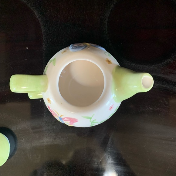 Tea for One with Butterflies - Picture 3 of 6